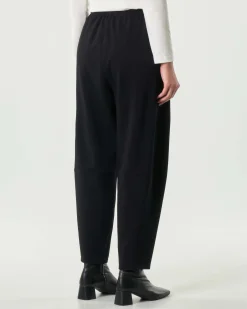 Pantaloni a pallocino Jurerê neri in tricot di misto viscosa stretch con elastico inserito in vita