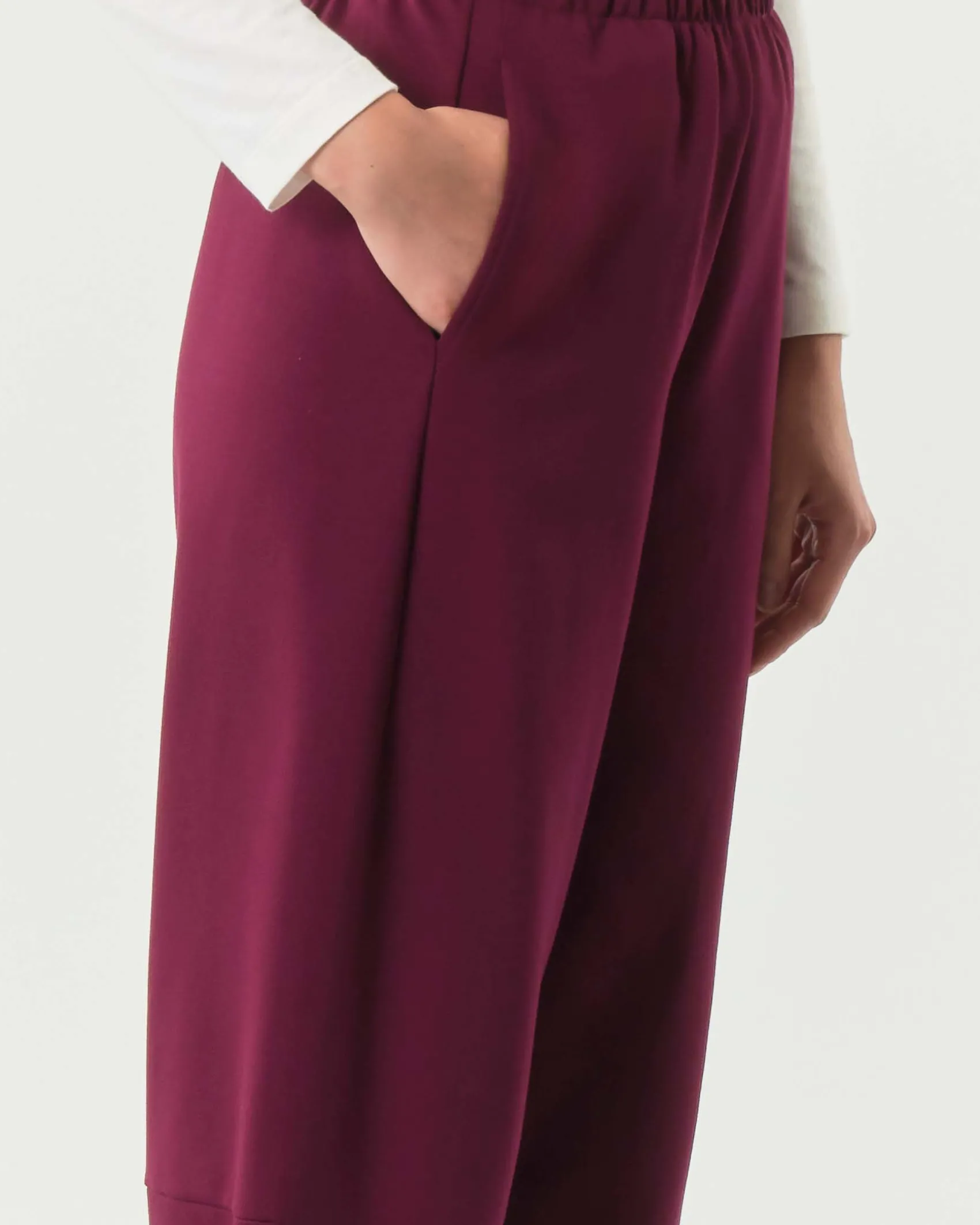 Pantaloni a pallocino Jurerê color bordeaux in misto viscosa stretch punto Milano con elastico inserito in vita