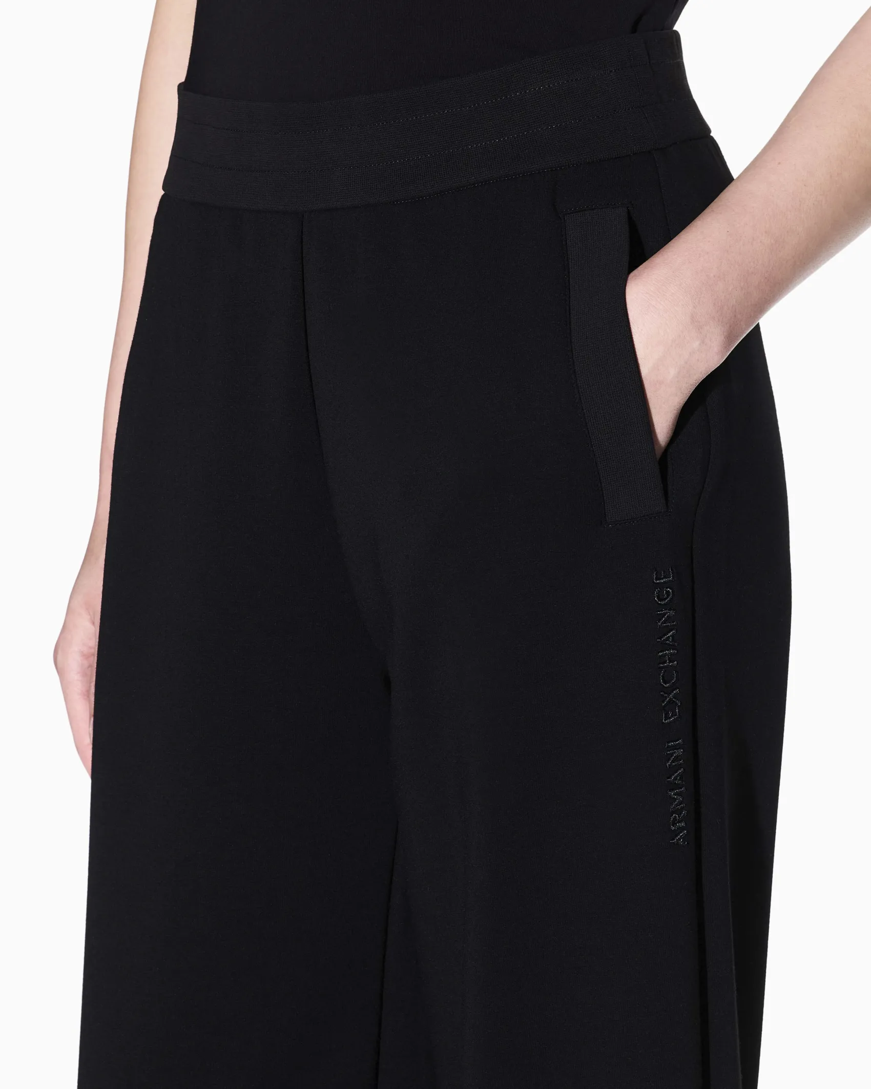 Pantaloni Armani Exchange neri in viscosa blend con dettagli in maglia di cotone