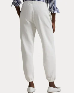 Pantaloni bianchi in felpa di cotone garzato con elastico al fondo e logo blu ricamato