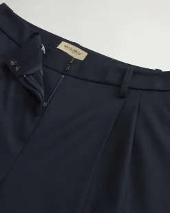 Pantaloni blu Woolrich in tela di misto lana e viscosa con pinces in vita