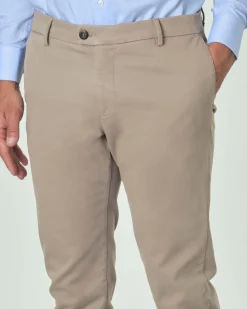 Pantaloni chino Ashki.i sabbia in misto cotone e modal stretch