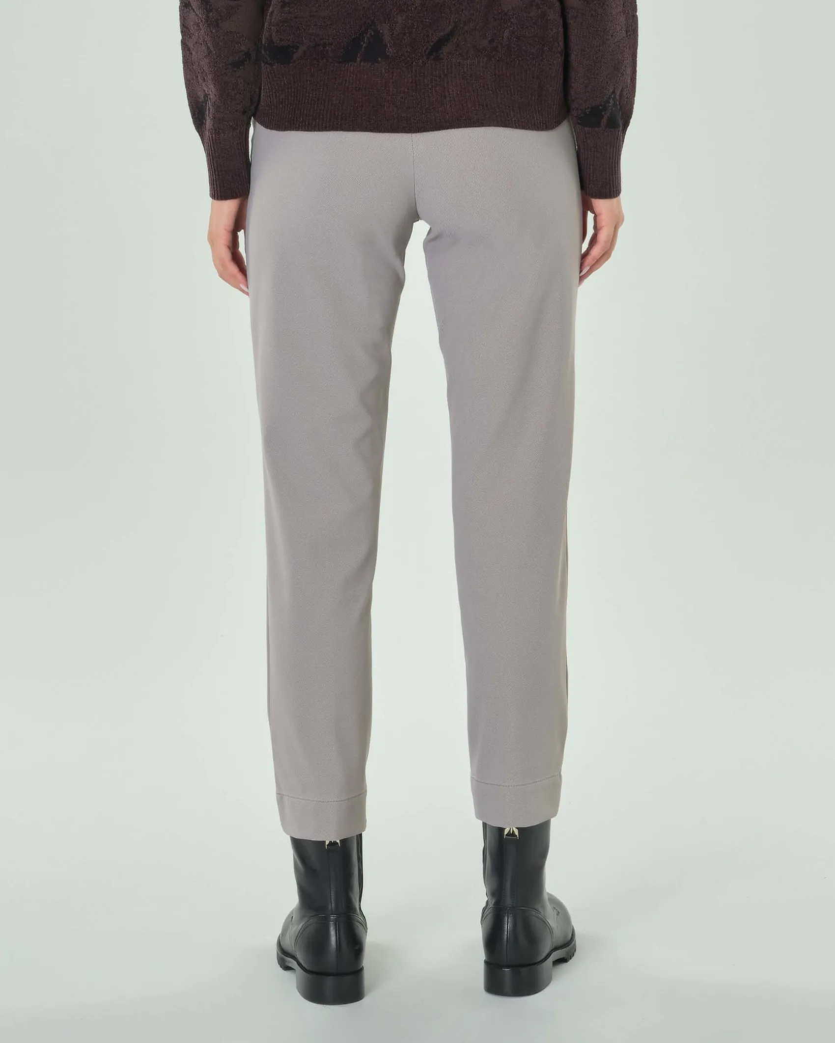 Pantaloni chino color taupe in tessuto diagonale stretch