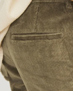 Pantaloni chino Jack & Jones slim-fit color fango in velluto a coste di cotone stretch a vita media