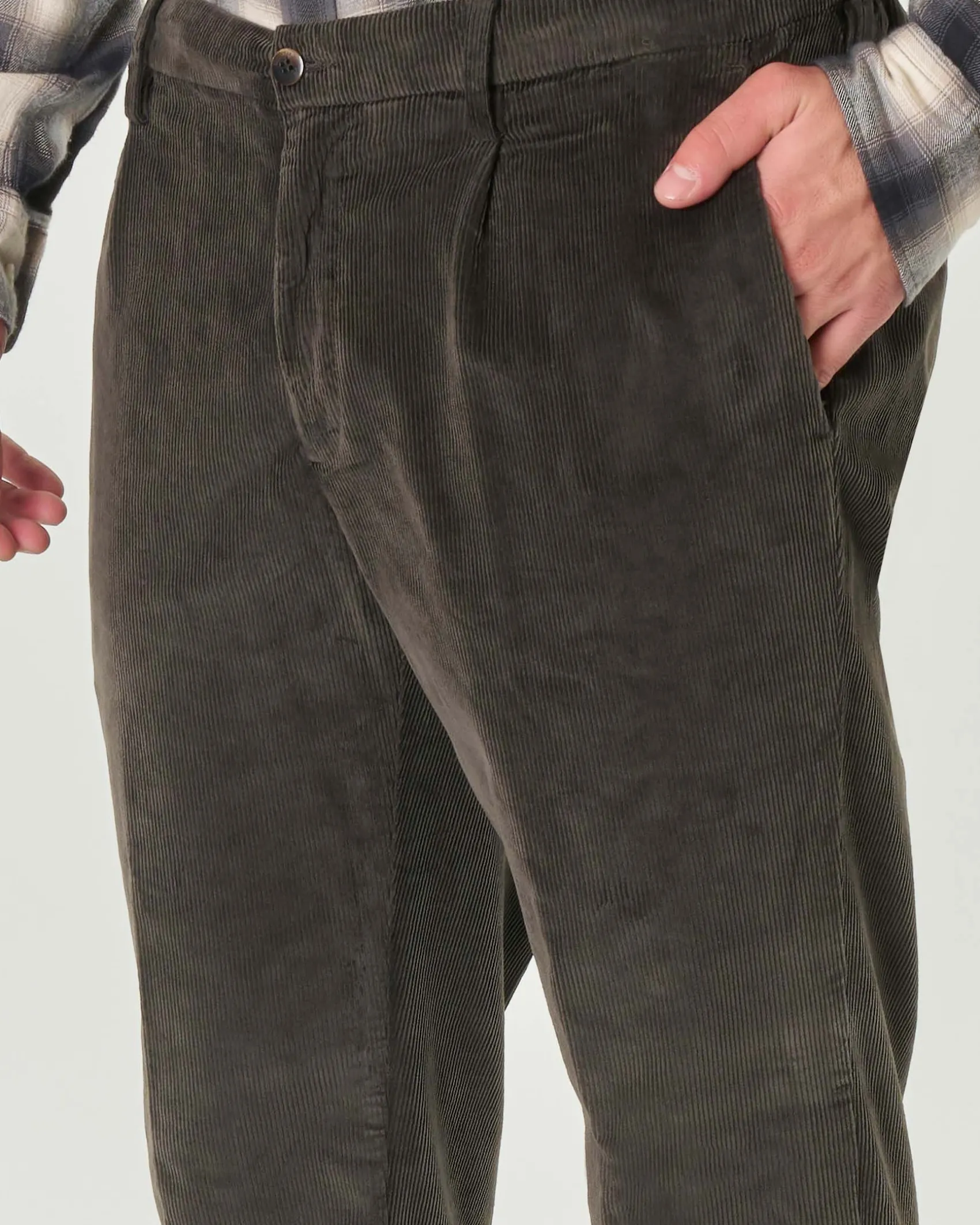 Pantaloni chino Pellizzari marroni in velluto millerighe con pinces frontale ed elastico sul retro