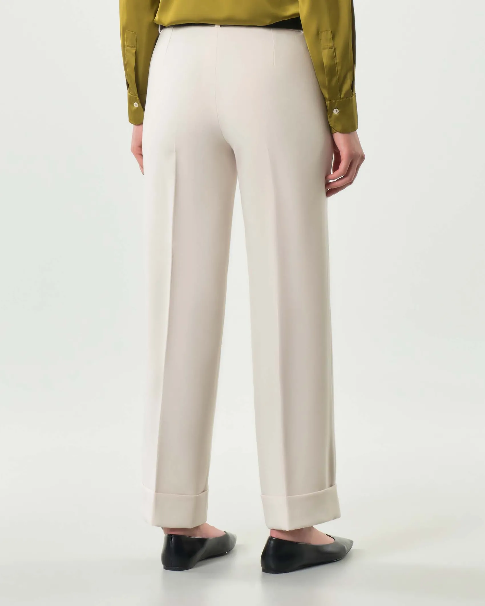 Pantaloni color panna Emme Marella in tessuto doppio stretch di misto viscosa dalla linea dritta con risvolto al fondo