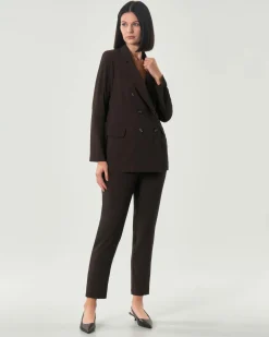 Pantaloni marroni Hlo! in crèpe dalla linea slim con bottone di chiusura rivestito in tessuto abbinato