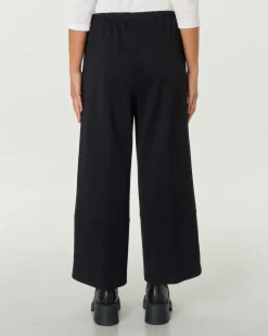 Pantaloni neri in tricotina di misto viscosa dalla linea wide con elastico inserito in vita