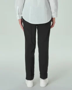 Pantaloni neri slim in misto viscosa stretch con risvolto al fondo ed elastico in vita