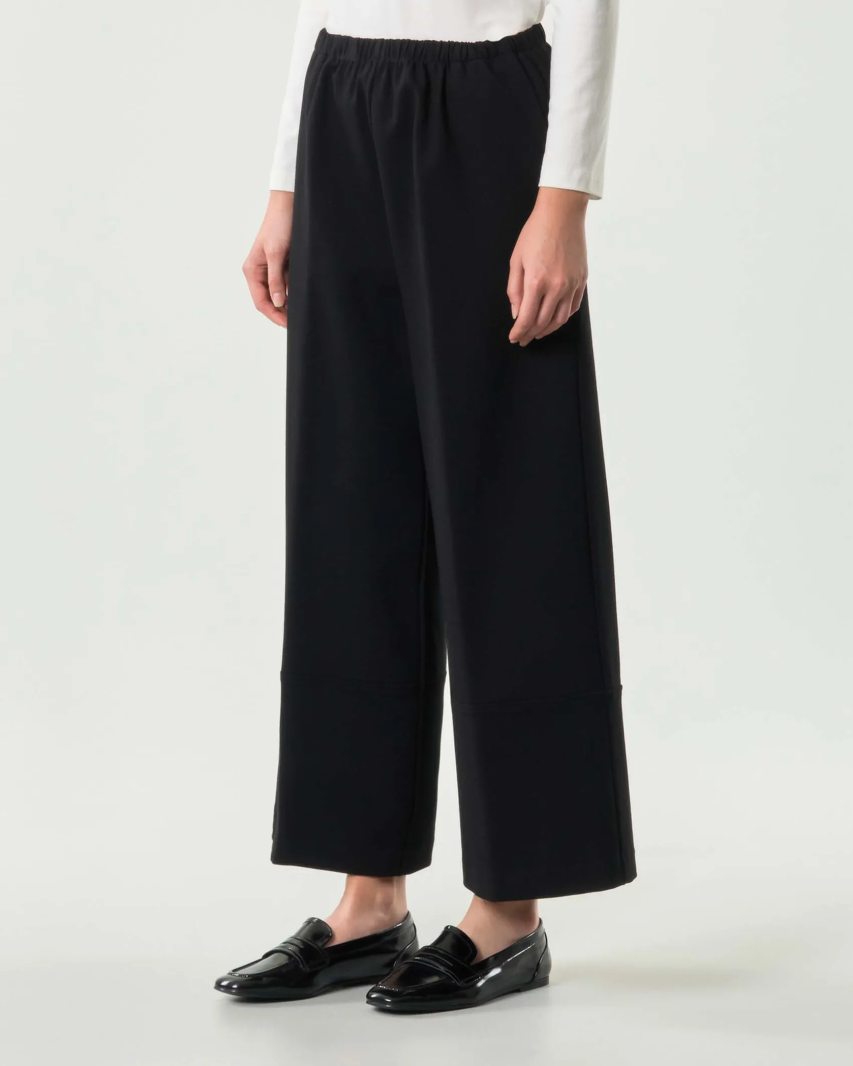 Pantaloni neri super wide Jurerê in misto viscosa punto Milano con elastico in vita