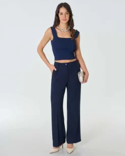 Pantaloni straight blu in tessuto stretch fluido con pinces in vita