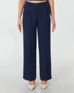Pantaloni straight blu in tessuto stretch fluido con pinces in vita