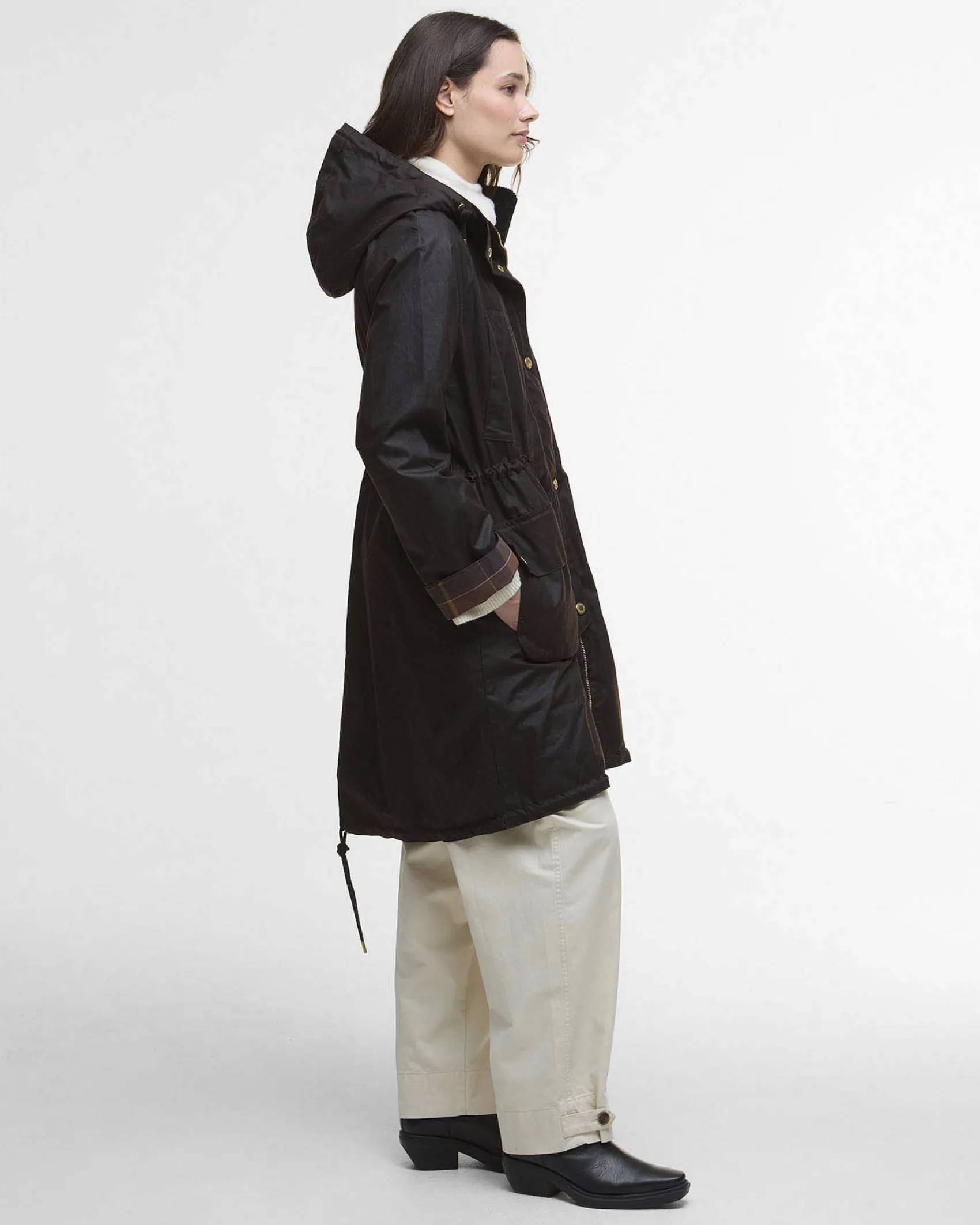 Parka Barbour Marcy color testa moro in cotone cerato con fodera tartan e cappuccio fisso
