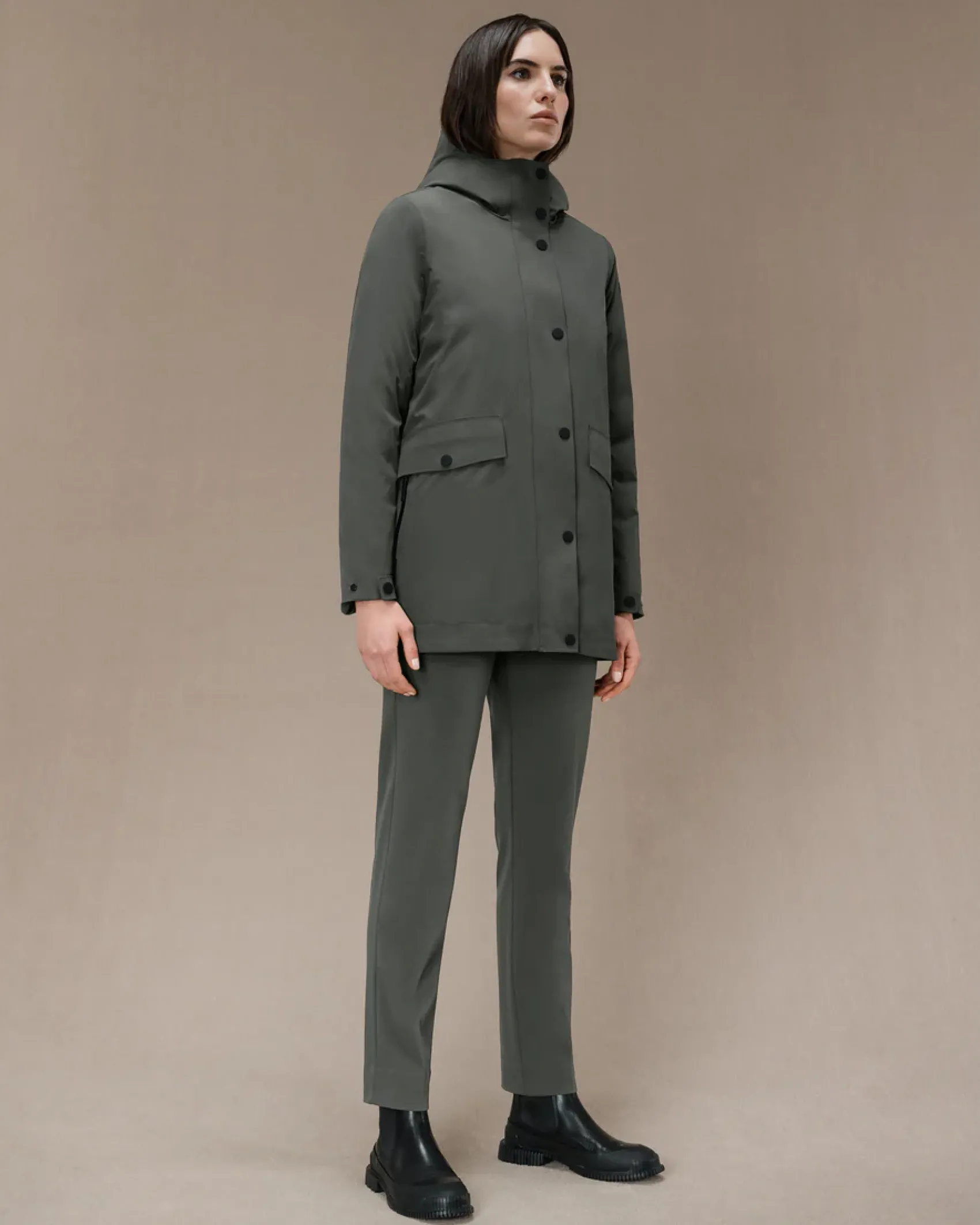 Parka Egg Floating Wom Jkt verde in tessuto tecnico opaco imbottito in piuma