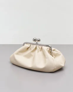 Pasticcino bag misura media in pelle color ecrù con doppia tracolla removibile