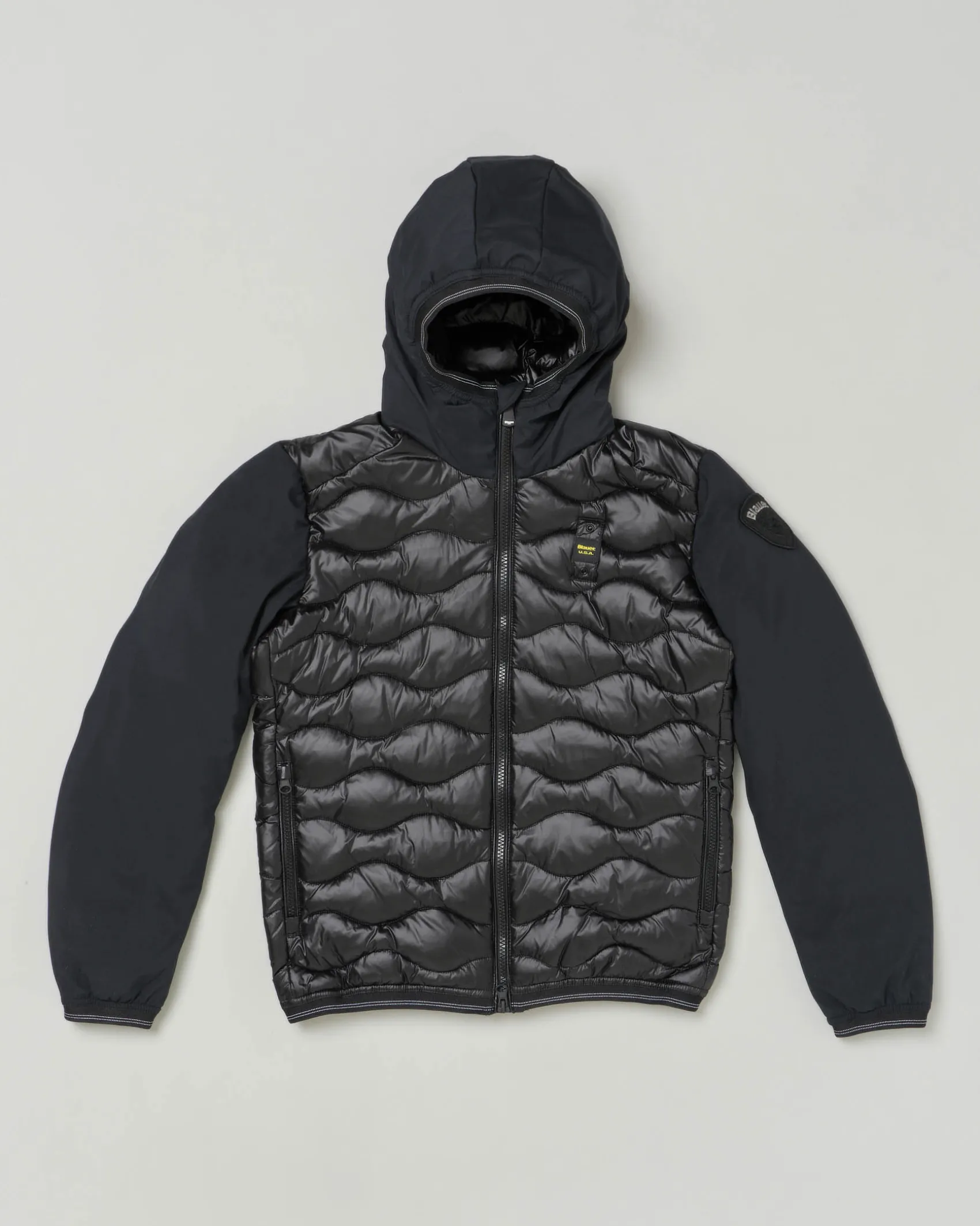 Piumino Blauer nero in nylon trapuntato a onde con cappuccio e maniche in soft shell