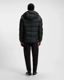 Piumino Boss nero in nylon idrorepellente con motivo monogramma in rilievo e cappuccio staccabile