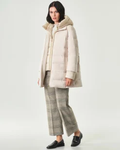 Piumino color panna Emme Marella in panno soft imbottito con cappuccio e pettorina in tessuto imbottitto