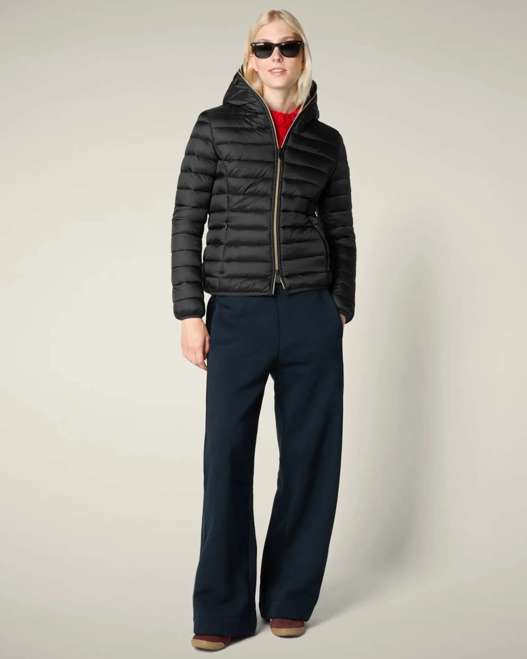Piumino leggero nero Save the duck modello Alexis in tessuto effetto raso con cappuccio fisso
