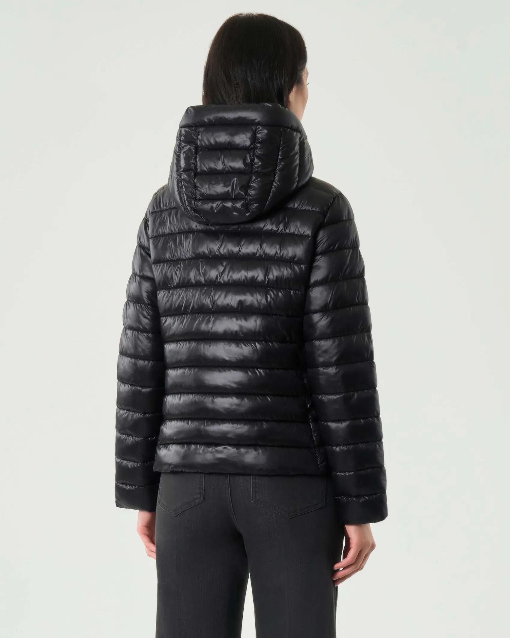 Piumino nero Emme Marella in tessuto tecnico downproof antigoccia con cappuccio