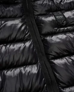 Piumino nero midi modello Adelaide in nylon dalla texture semilucida con imbottitura ecologica e cappuccio fisso