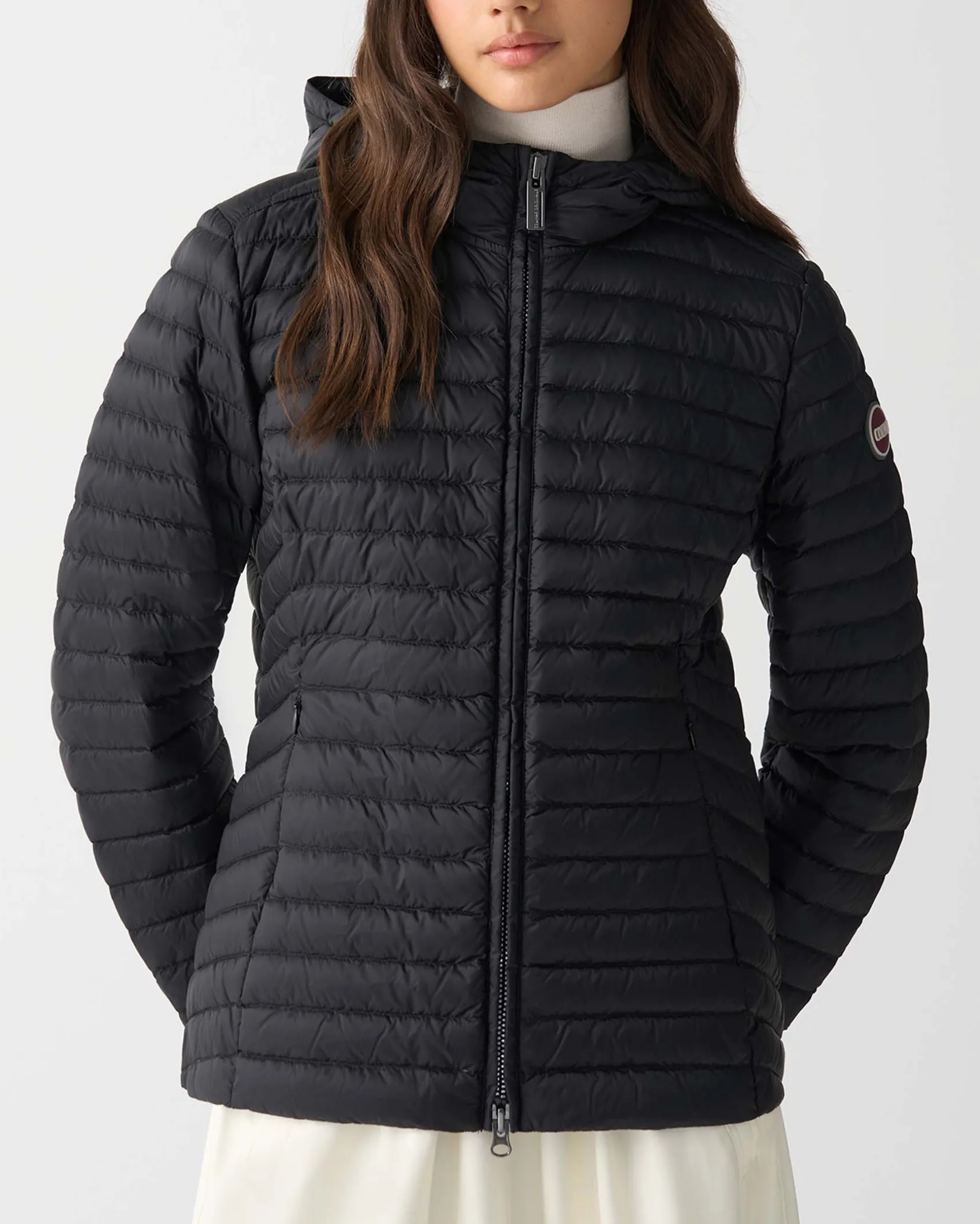 Piumino sfiancato nero Colmar Originals con imbottitura leggera in piuma naturale e cappuccio fisso