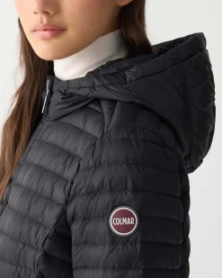 Piumino sfiancato nero Colmar Originals con imbottitura leggera in piuma naturale e cappuccio fisso