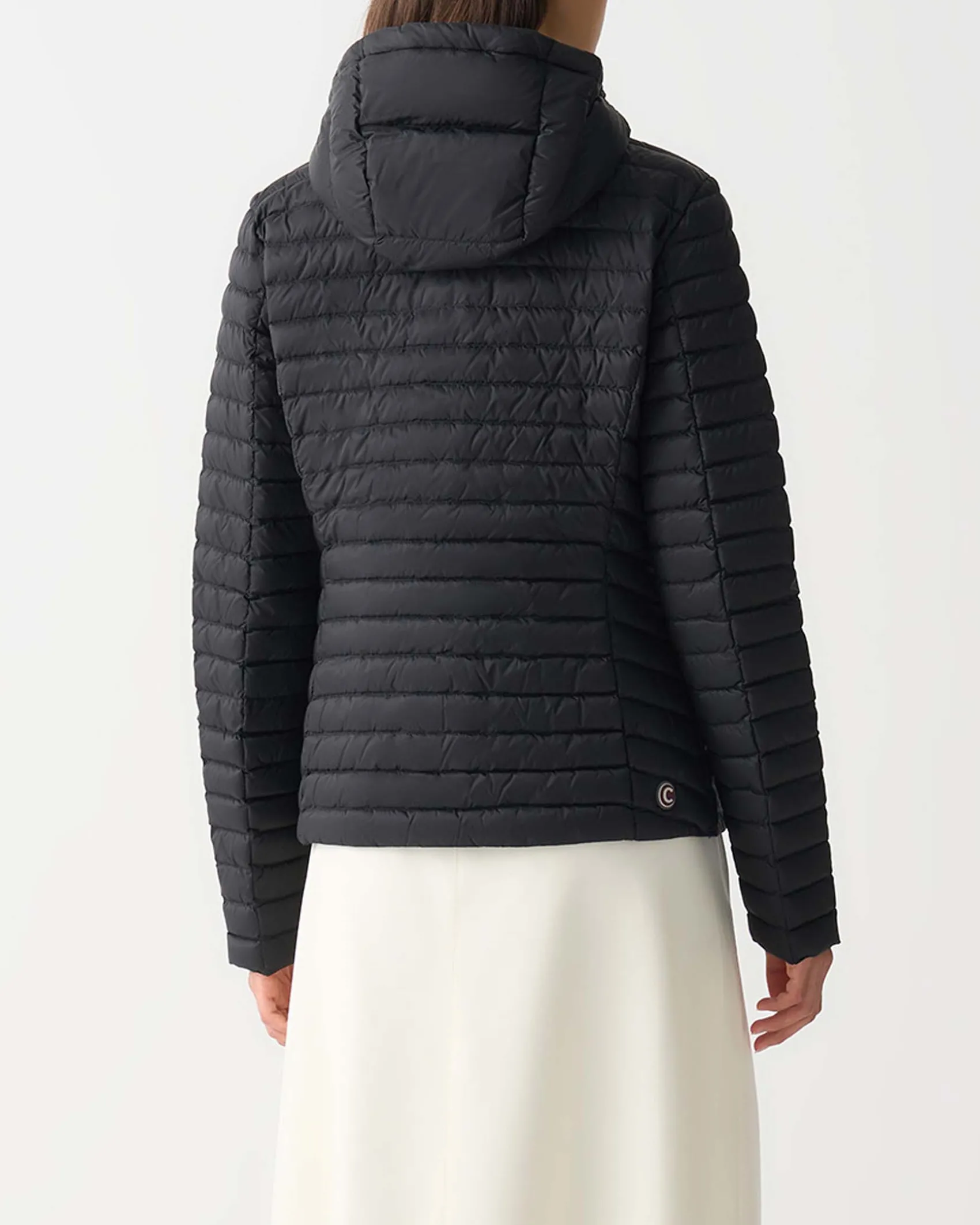 Piumino sfiancato nero Colmar Originals con imbottitura leggera in piuma naturale e cappuccio fisso