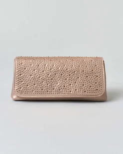Pochette a busta Anna Cecere color champagne con strass tono su tono applicati sulla patta di chiusura