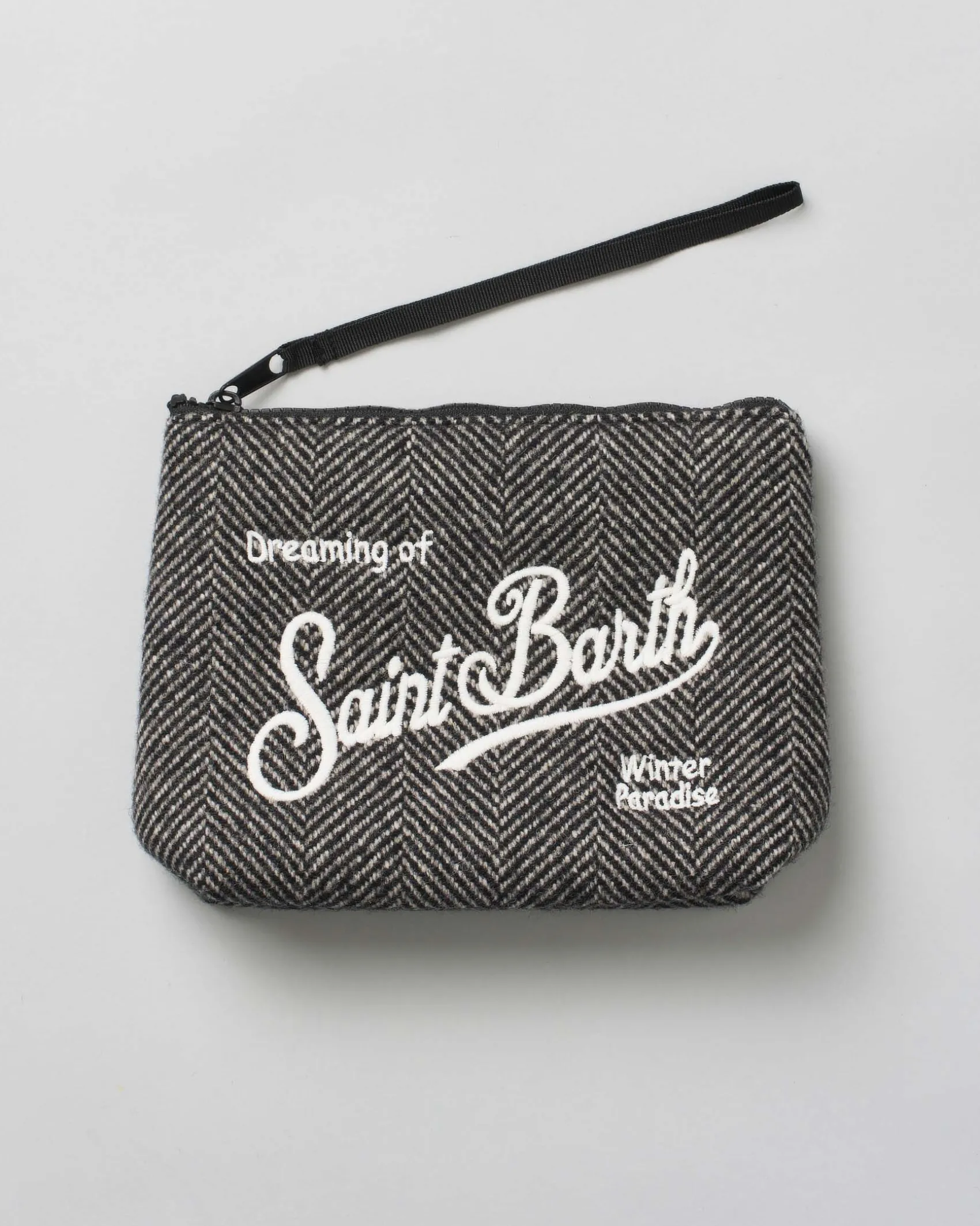 Pochette Aline nera in tessuto a effetto lana chevron con logo bianco ricamato fronte e retro