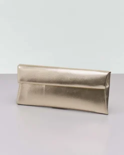 Pochette color oro a busta in ecopelle effetto laminato