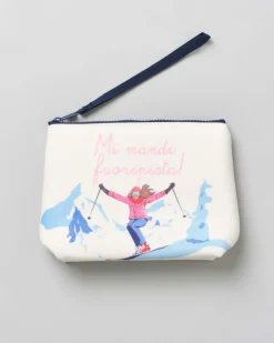 Pochette MC2 Saint Barth bianca effetto scuba con paesaggio sciistico e scritta Mi mandi fuori di pista!
