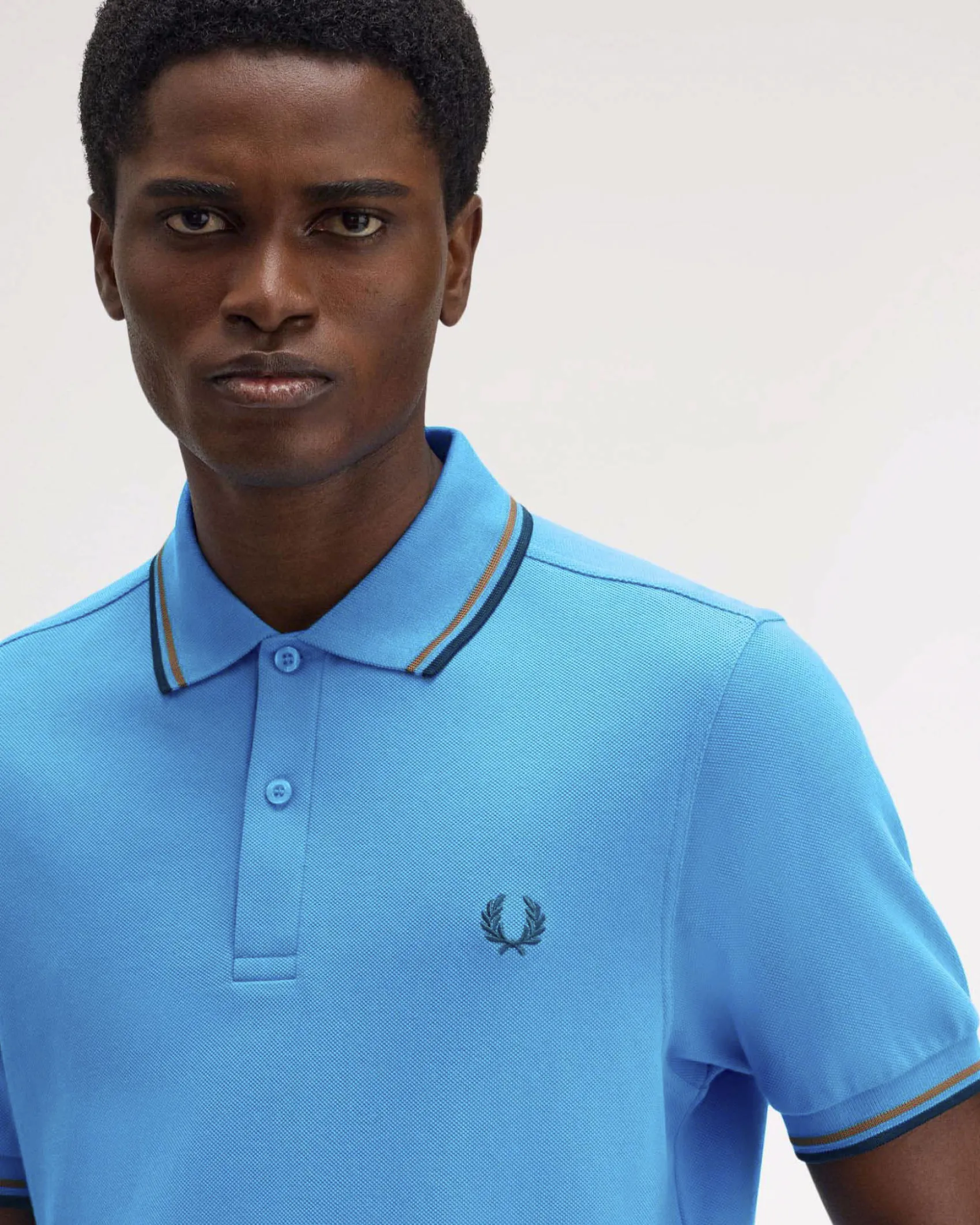 Polo Fred Perry celeste mezza manica con bordino blu e coccio