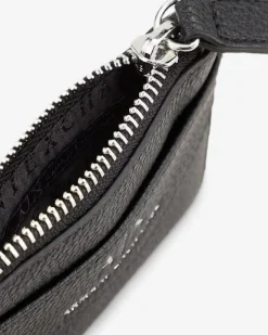 Porta carte di credito nero in similpelle effetto martellato con scritta logo argento