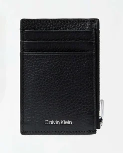 Portacarte Calvin Klein Jeans nero in pelle martellata con zip e logo