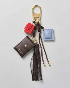 Portachiavi My Best Bag con charms a bustina marrone e dado smaltato rosso con logo a rilievo