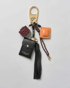 Portachiavi My Best Bag con charms a bustina nera e dado smaltato marrone con logo a rilievo