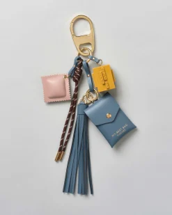 Portachiavi My Best Bag con charms a bustina azzurra e dado smaltato giallo con logo a rilievo