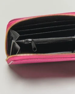 Portafoglio fucsia in pelle martellata con chiusura a cerniera