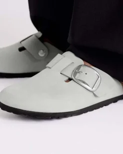 Sabot Birkenstock Big Buckle color salvia in pelle nabuk con fibbia in metallo