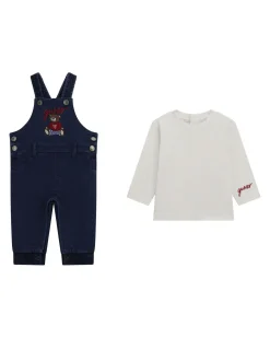 Salopette Guess in cotone stretch blu e maglia bianca a maniche lunghe
