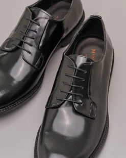 Scarpa derby nera in pelle lucida