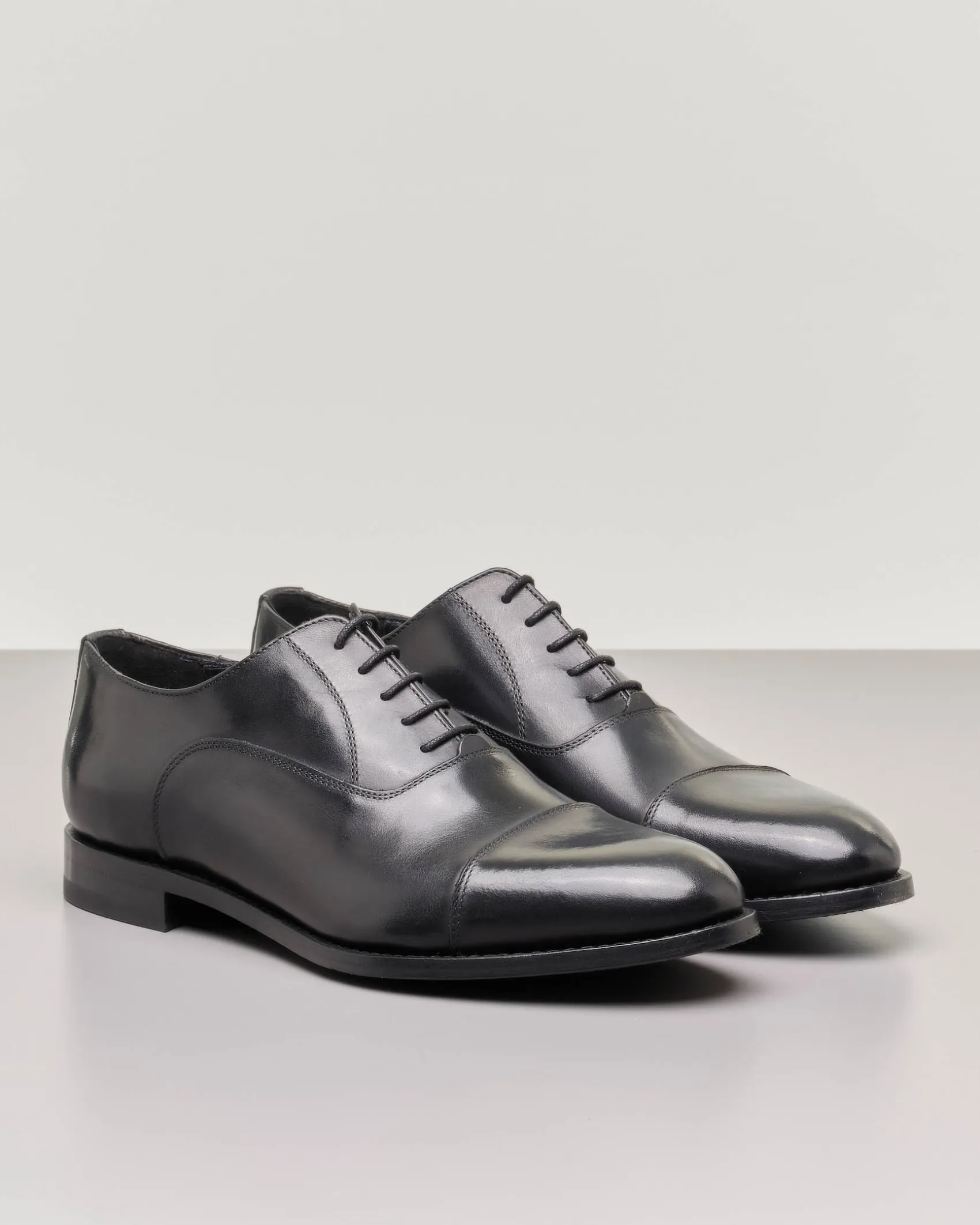 Scarpa francesina nera in pelle