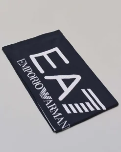 Sciarpa EA7 blu in maglia rasata con maxi logo bianco jacquard e fondo a costine