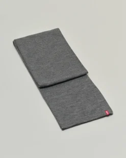 Sciarpa Levi's grigia con etichetta rossa porta logo in tessuto acrilico