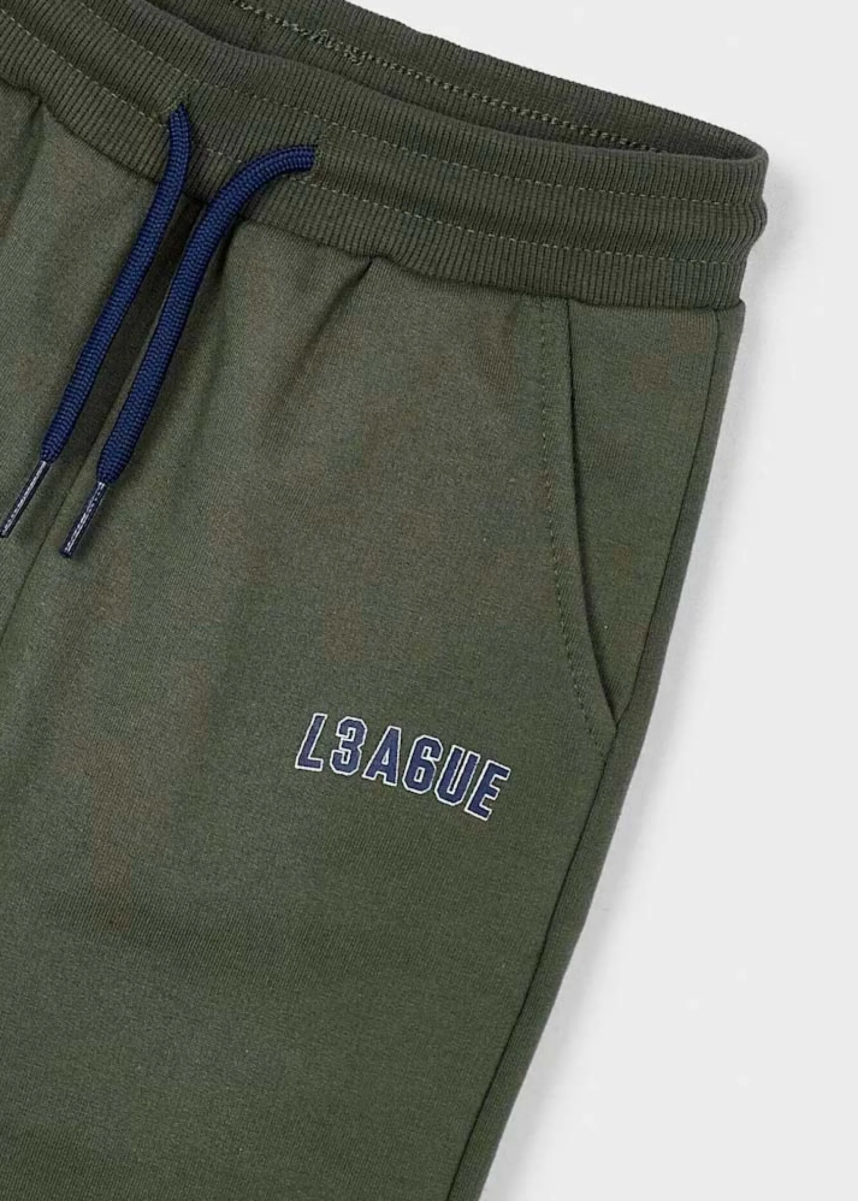 Set Mayoral con felpa verde con cappuccio e zip e due paia di joggers blu e verde