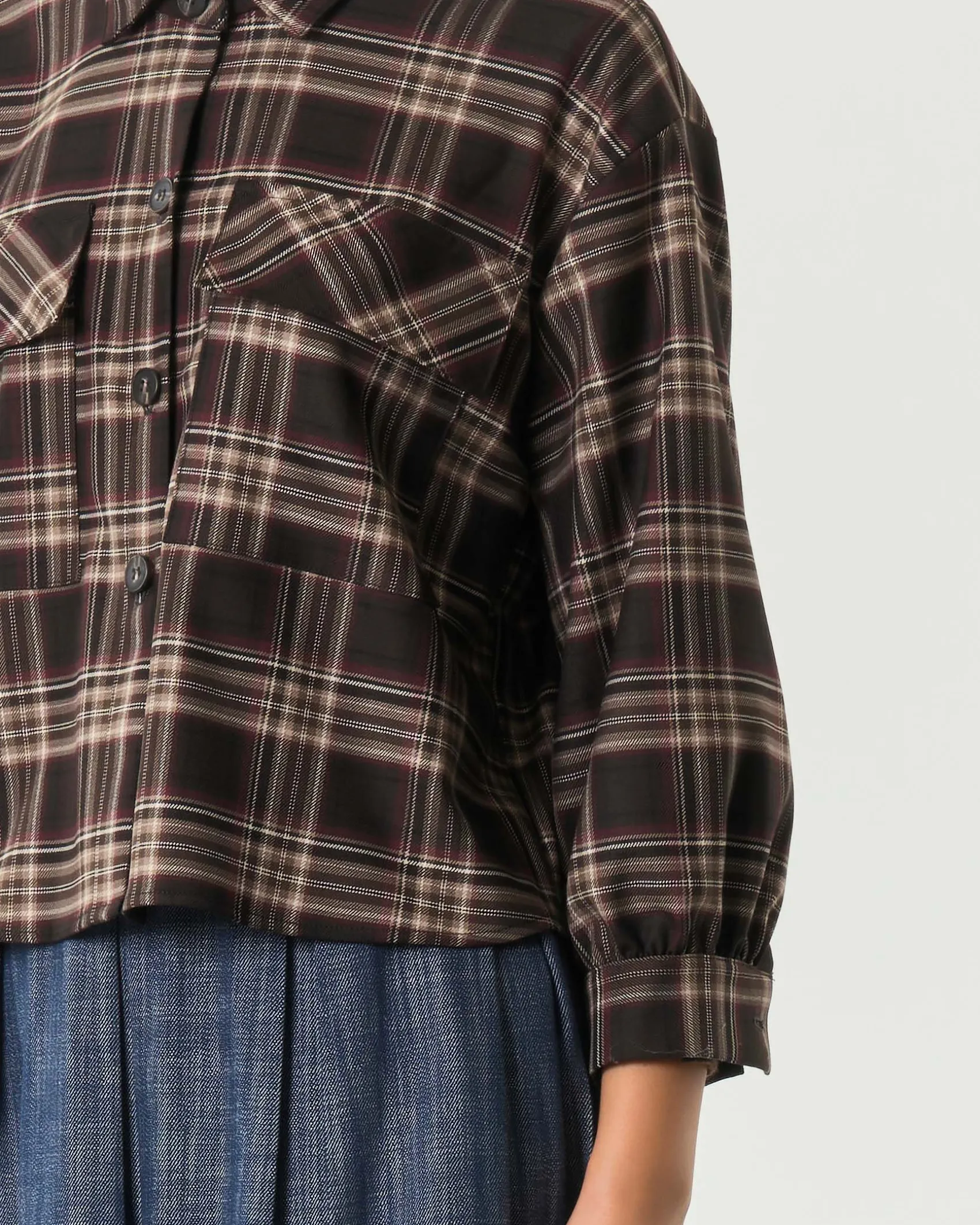 Shacket Hlo! a fantasia check marrone e beige in misto viscosa