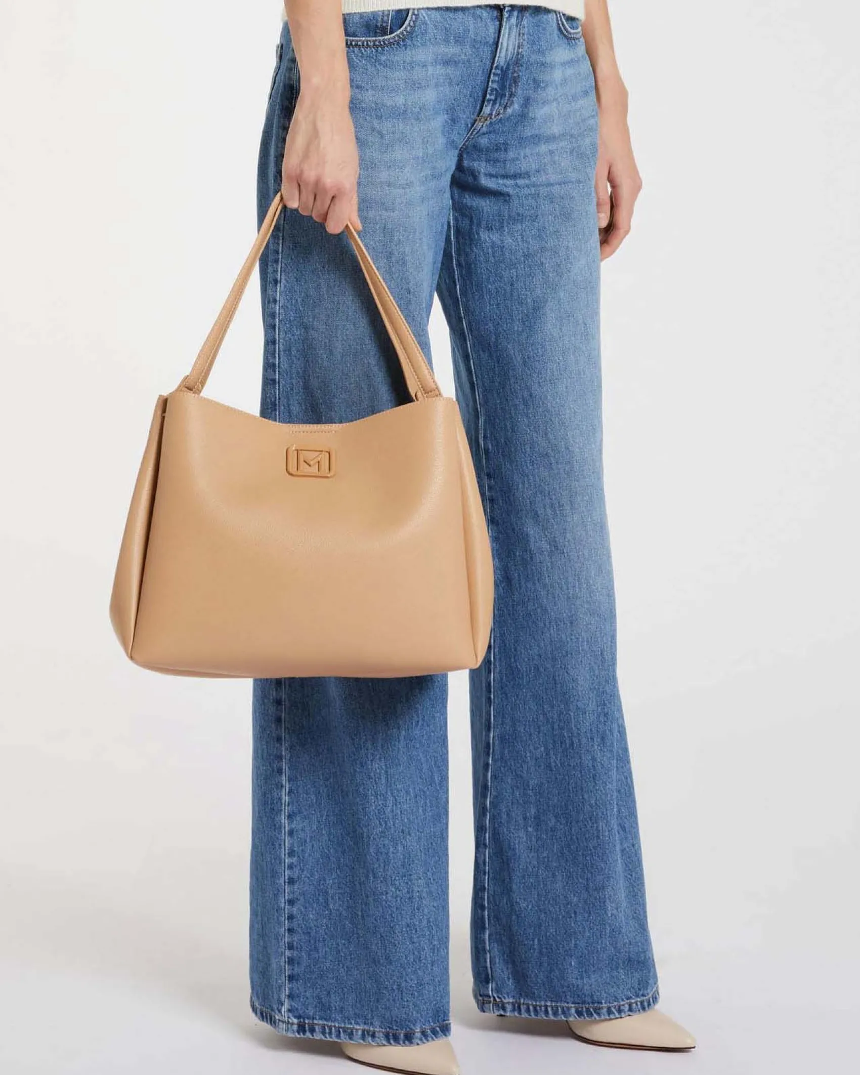Shopping bag colore cammello Marella in similpelle liscia con fibbia logo smaltata tono su tono