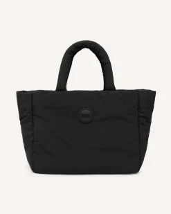 Shopping bag nera Colmar Originals in nylon imbottito con patch logo tono su tono