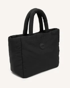 Shopping bag nera Colmar Originals in nylon imbottito con patch logo tono su tono